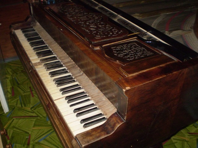Kdlo - pianino - Fotografie . 1