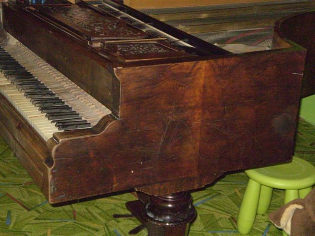 Kdlo - pianino - Fotografie . 2